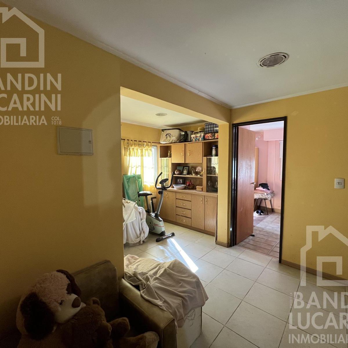 Casa en Berazategui en Venta a m de Plaza Ducilo. 2 Casas PH Juntas. 1