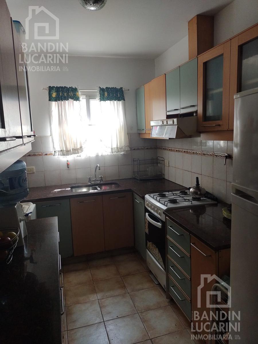 Casa en Berazategui en Venta a m de Plaza Ducilo. 2 Casas PH Juntas. 4