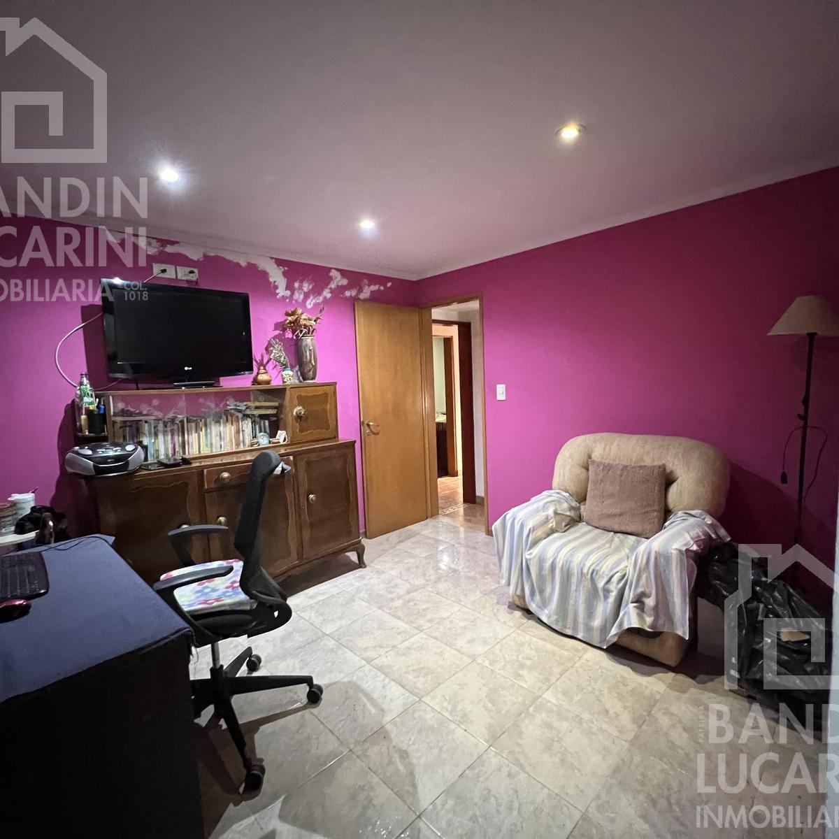 Casa en Berazategui en Venta a m de Plaza Ducilo. 2 Casas PH Juntas. 3