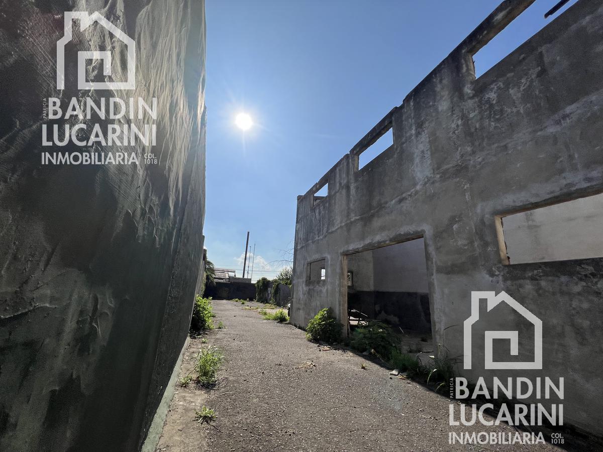 Terreno en Venta y en Alquiler en Berazategui - Ex Galpon a Reciclar - Acceso Directo Autopista. 4