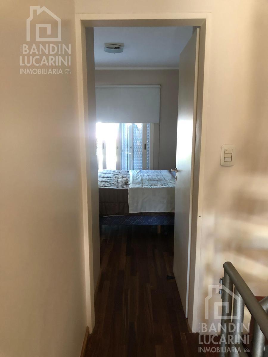 Casa en Venta en Berazategui - Triplex Impecable Permuta por Departamento 4 Amb 4