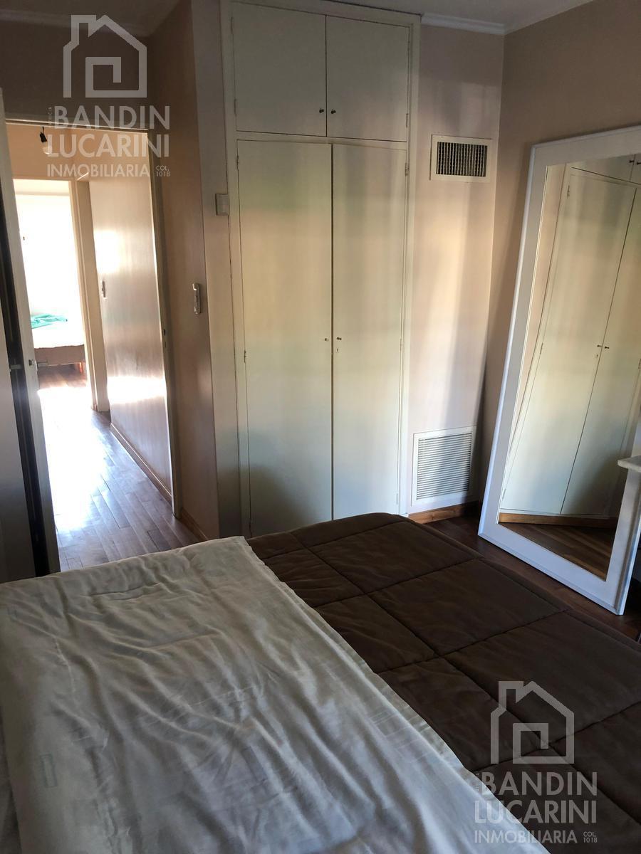 Casa en Venta en Berazategui - Triplex Impecable Permuta por Departamento 4 Amb 3