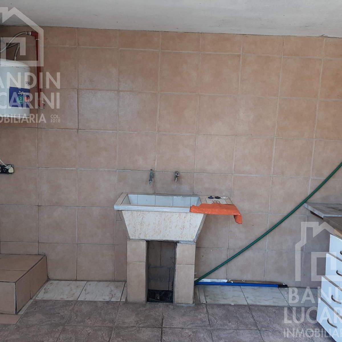 Casa en Berazategui en Venta 4 Ambientes Zona Estación de Berazategui. Bajó de Precio. 2