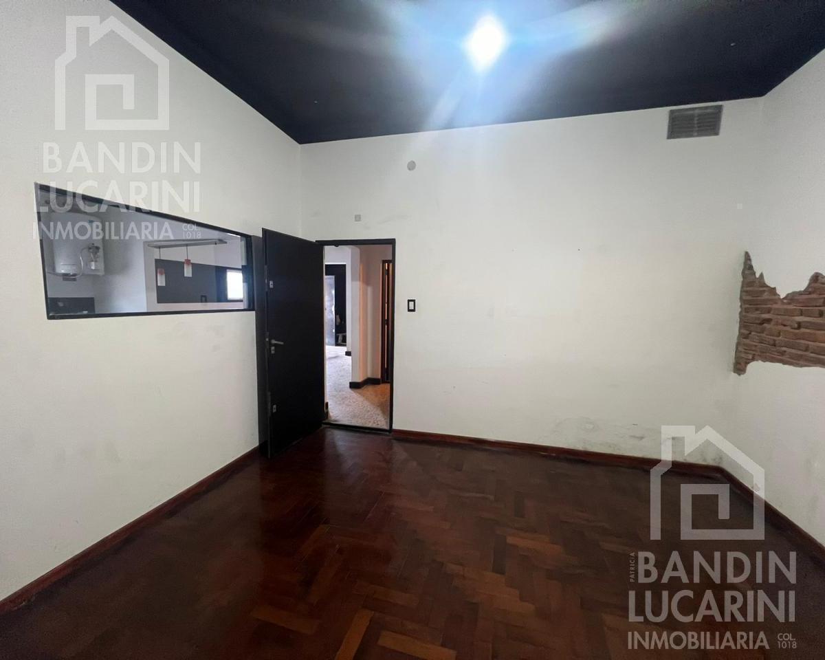 Casa en Venta 4 Amb Ex Estudio Musical Zona Ducilo a 200 m de Av Mitre. 3