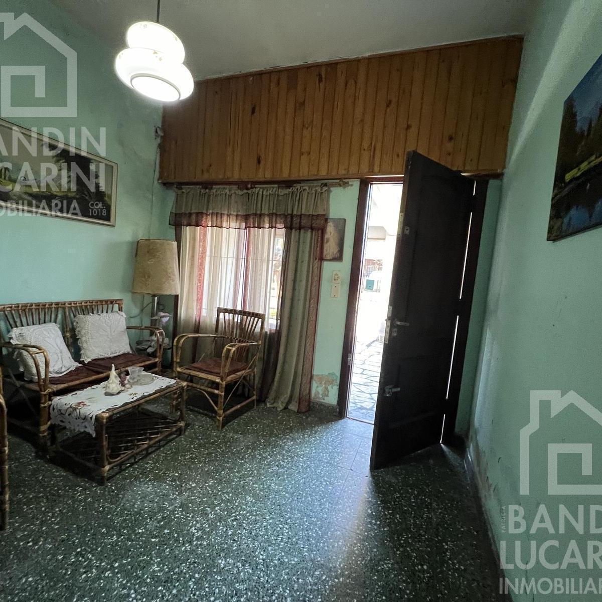 Casa en Berazategui en Venta Depto a continuacion.