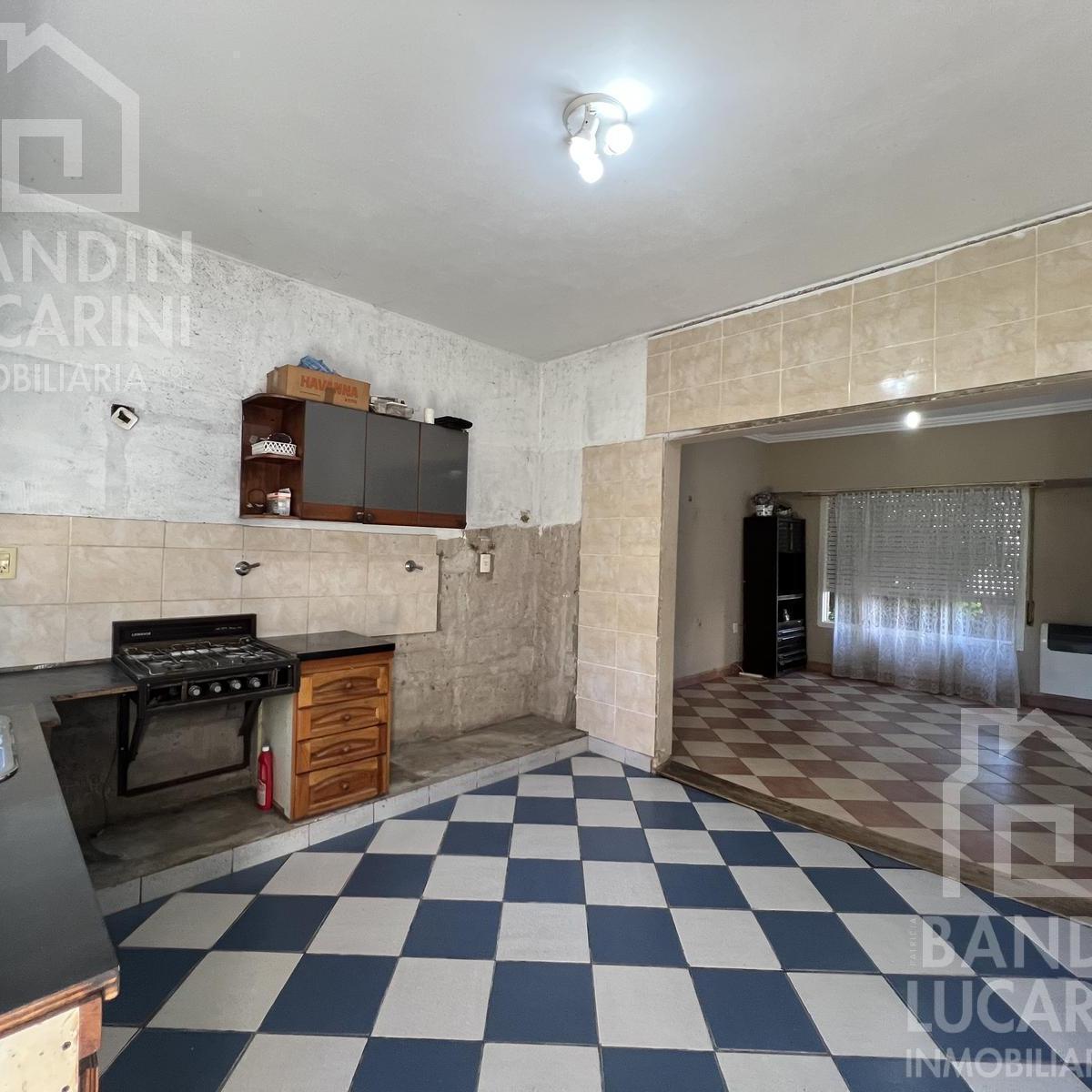 Casa en Berazategui en Venta de 5 ambientes. Apta credito.
