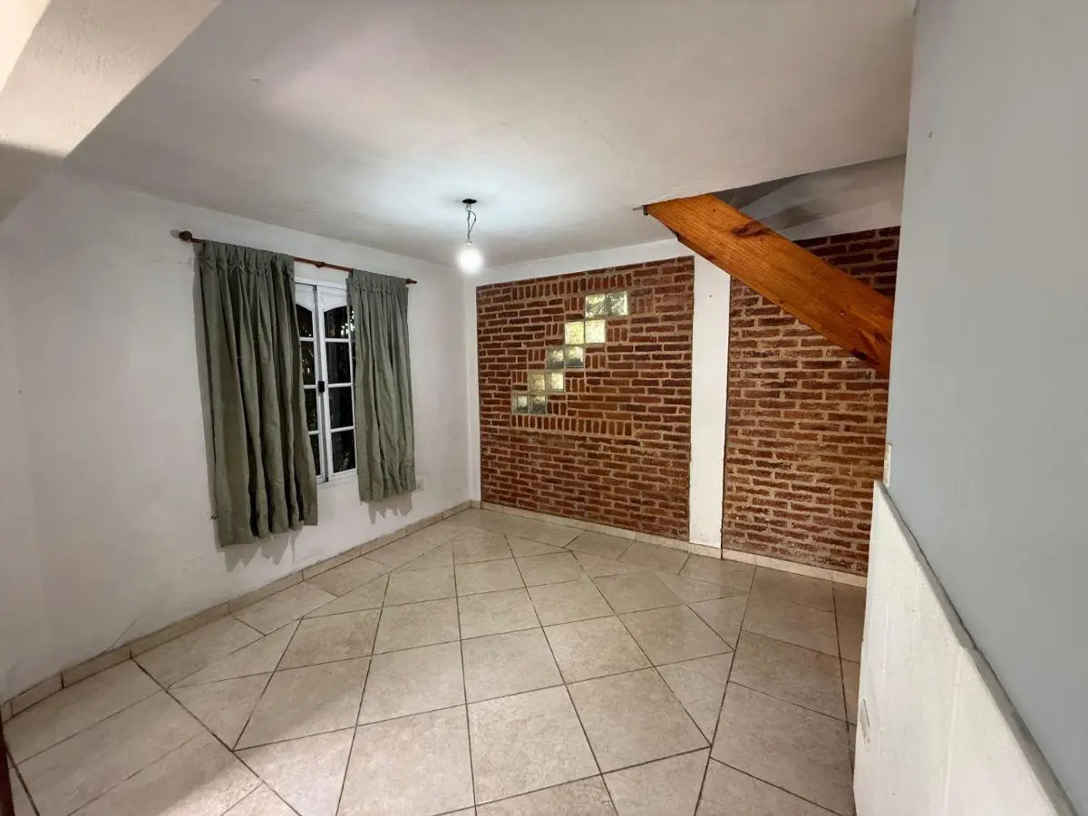 Casa en alquiler en Berazategui Con depto y Local. Apto Profesional. 2
