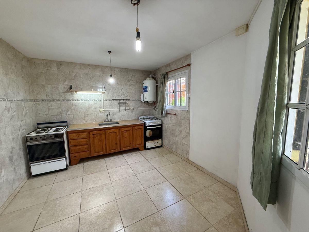 Foto de Casa en alquiler en Berazategui Con depto y Local. Apto Profesional., imagen 5