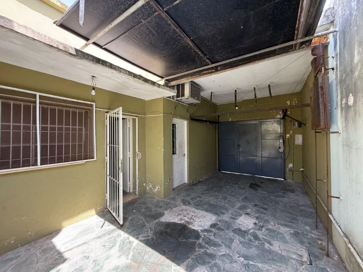 Casa en alquiler en Berazategui y Local. Apto Profesional. 4