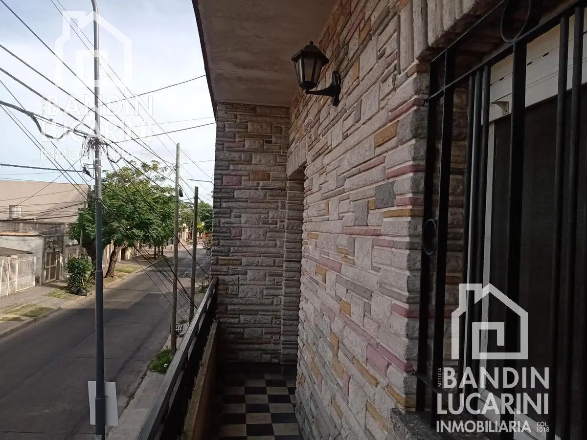Departamento en  Alquiler  Berazategui  2 Amb Zona Estacion Villa España. 4