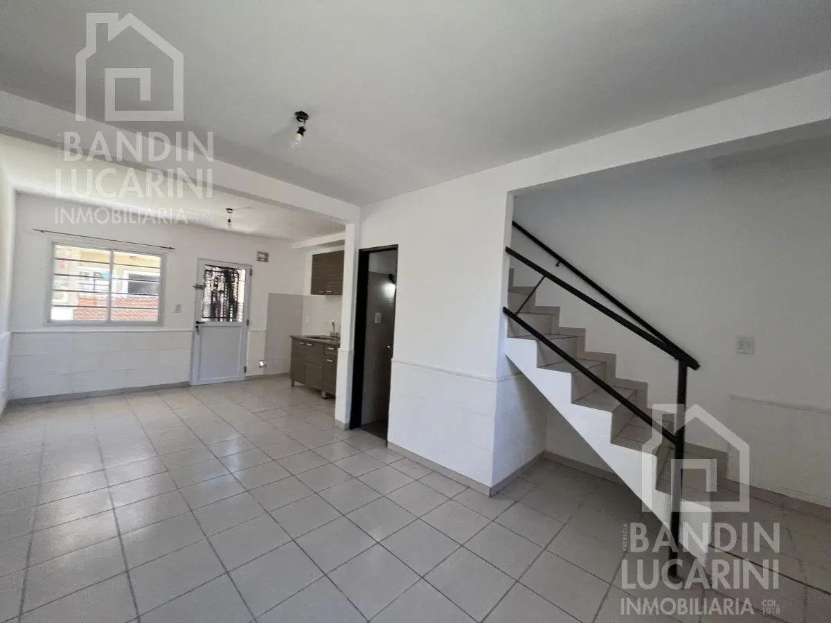 Duplex en Alquiler de 3 Amb con Jardin en Berazategui. 4