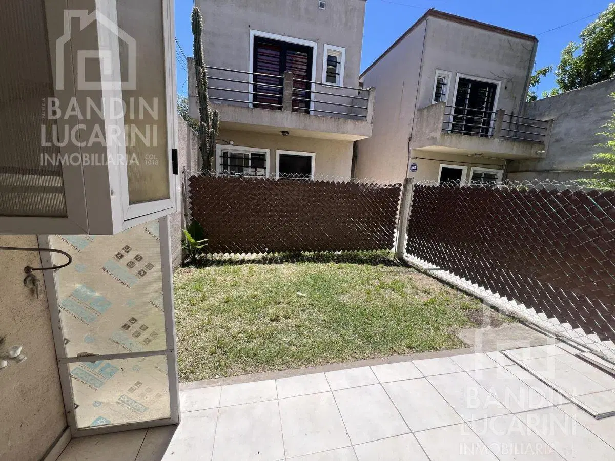 Duplex en Alquiler de 3 Amb con Jardin en Berazategui. 1