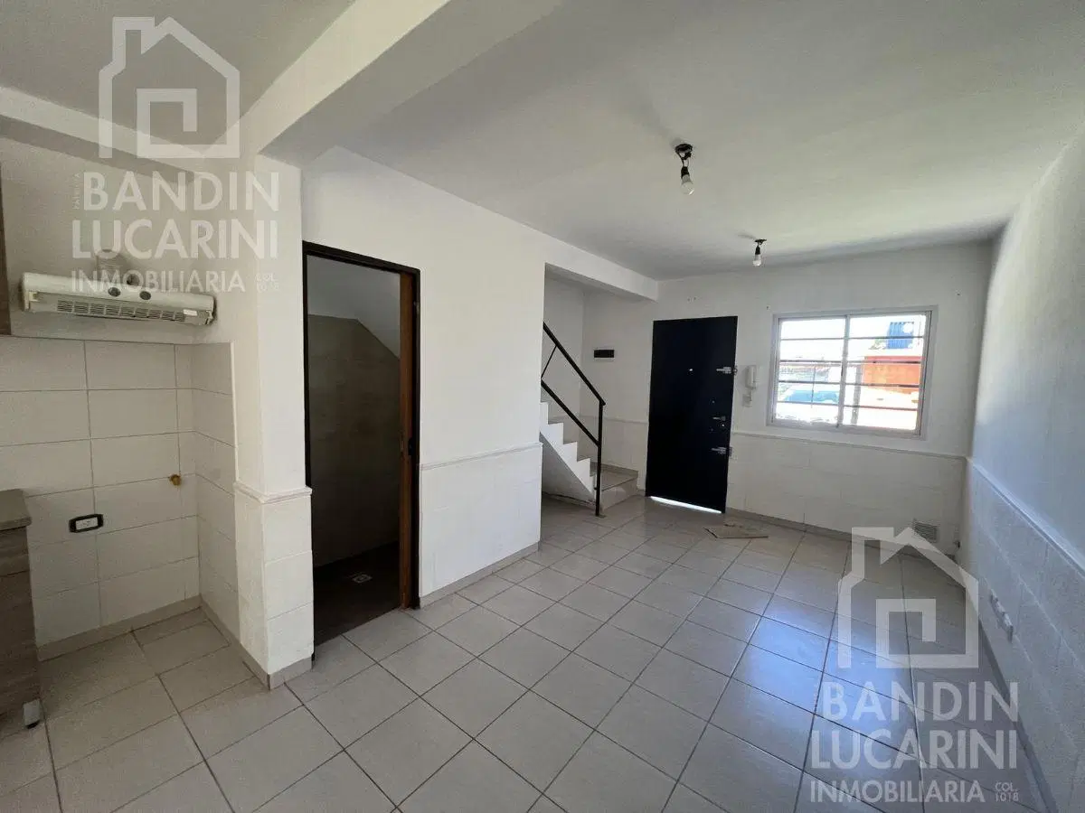 Duplex en Alquiler de 3 Amb con Jardin en Berazategui. 3