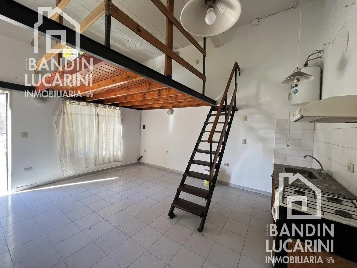 Departamento en Monoambiente con entrepiso en Alquiler en Berazategui. 4