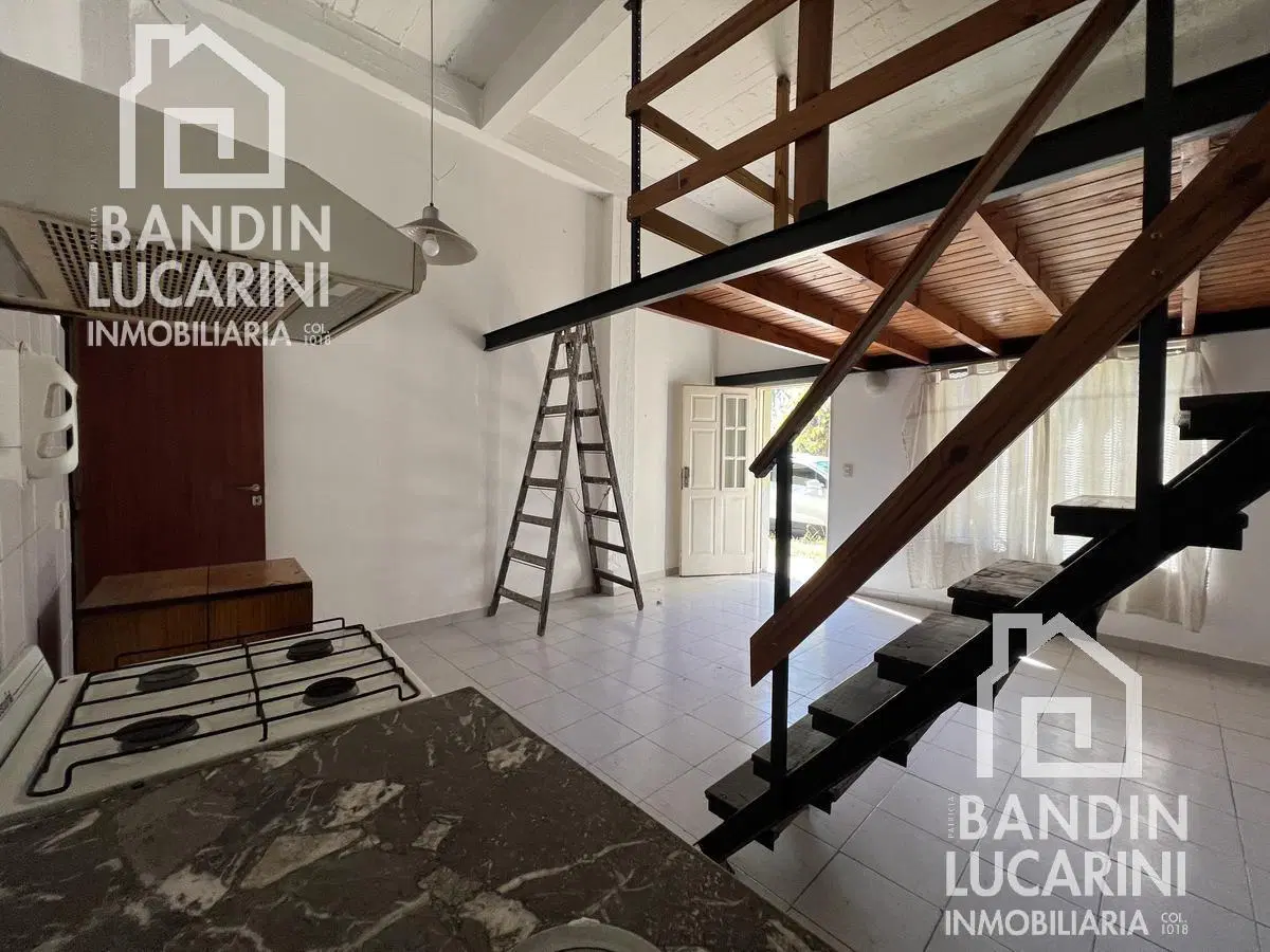 Departamento en Monoambiente con entrepiso en Alquiler en Berazategui. 5
