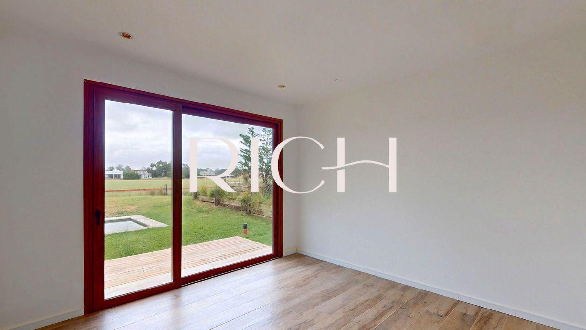 CASA A ESTRENAR 6 AMBIENTES EN COSTA ESMERALDA