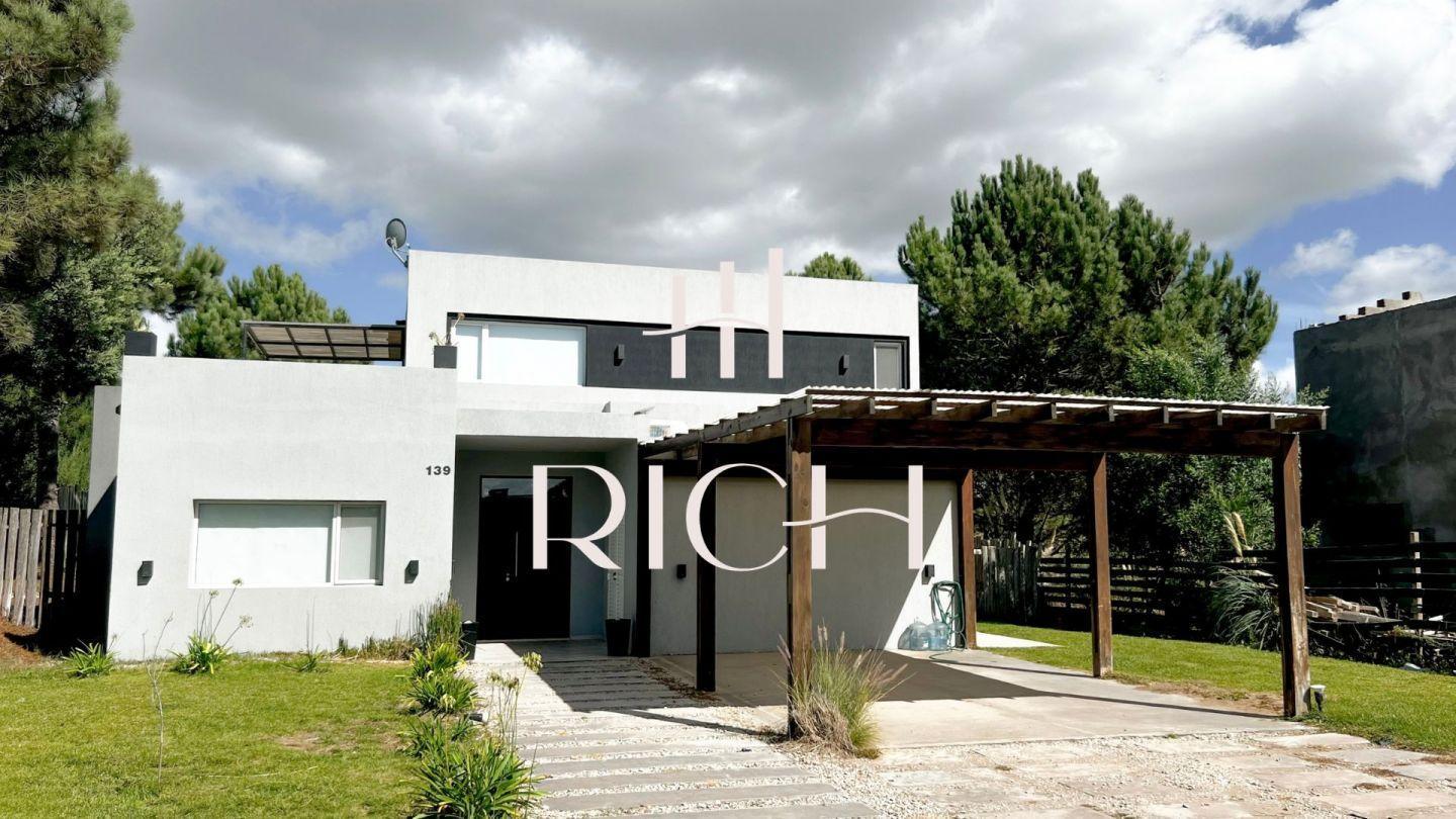 CASA EN VENTA EN COSTA ESMERALDA - GOLF I