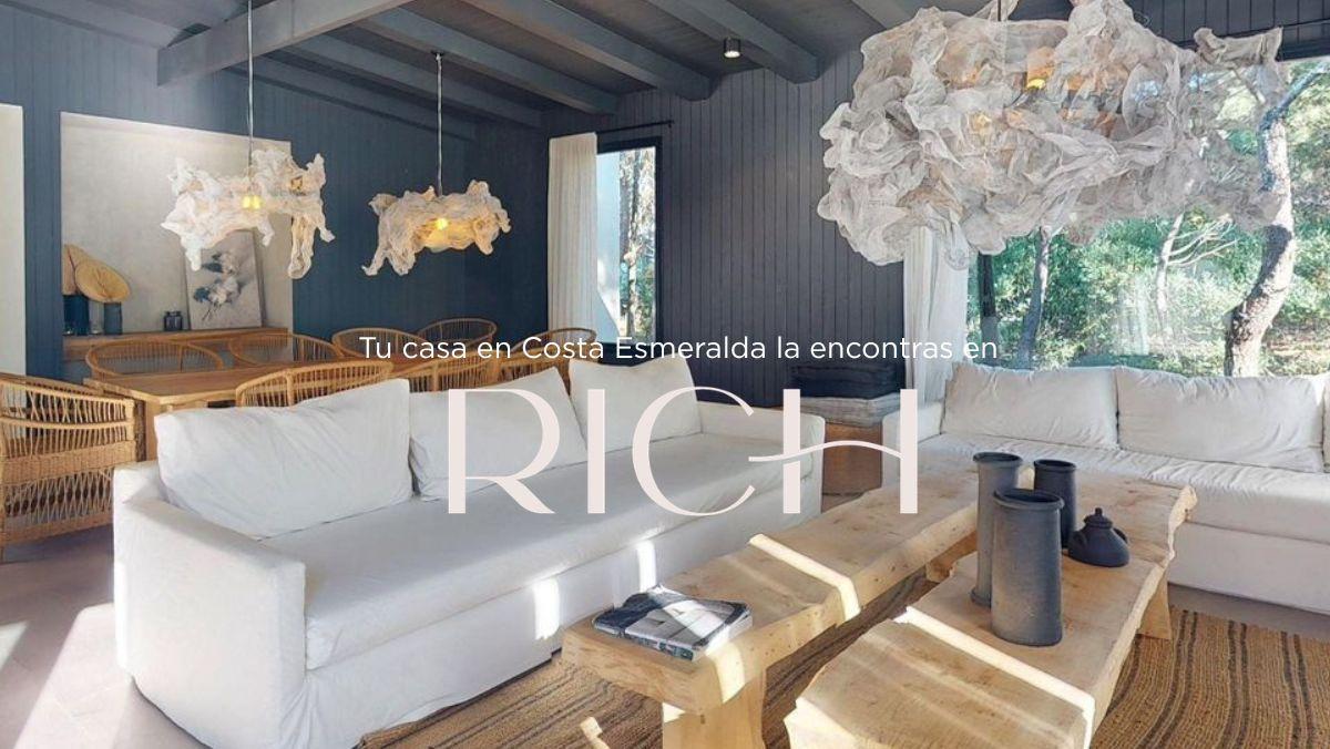 Casa en venta - COSTA ESMERALDA. A metros del mar.