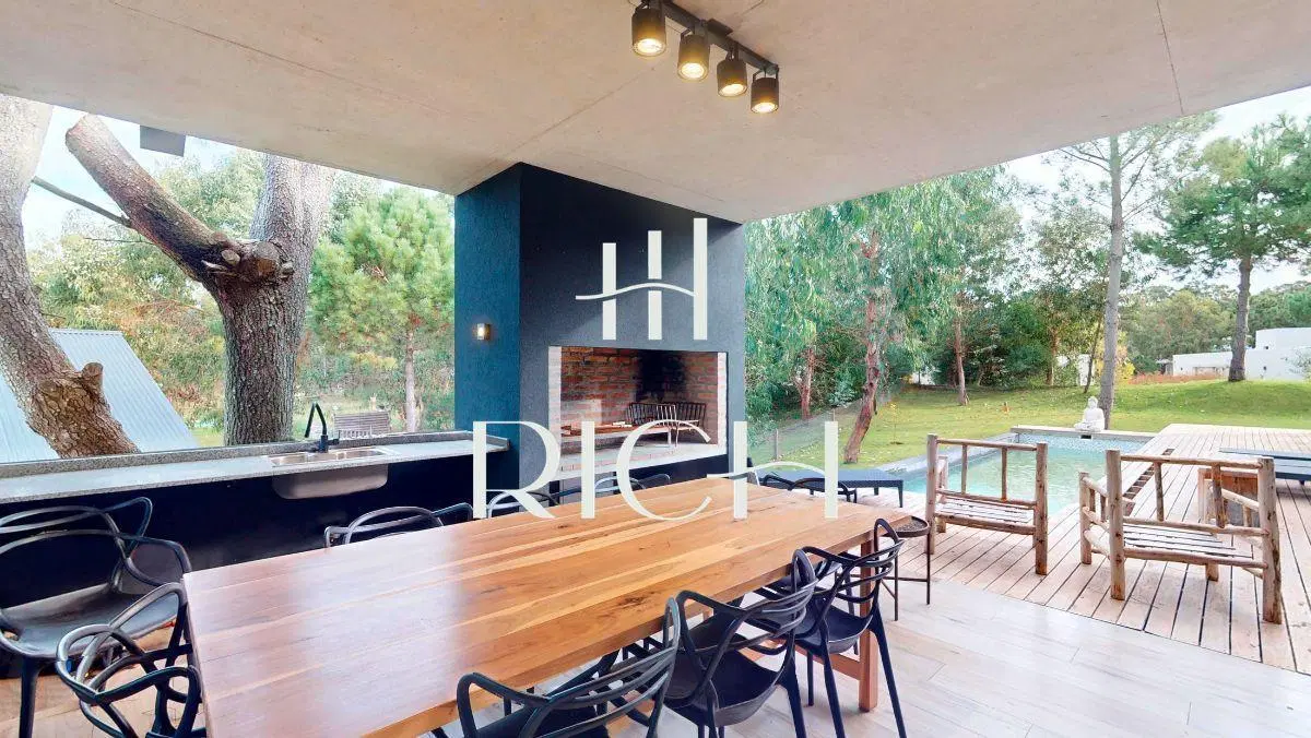 Casa en Venta en Costa Esmeralda - 4 habitaciones en suite, Gas Natural y Pileta 4