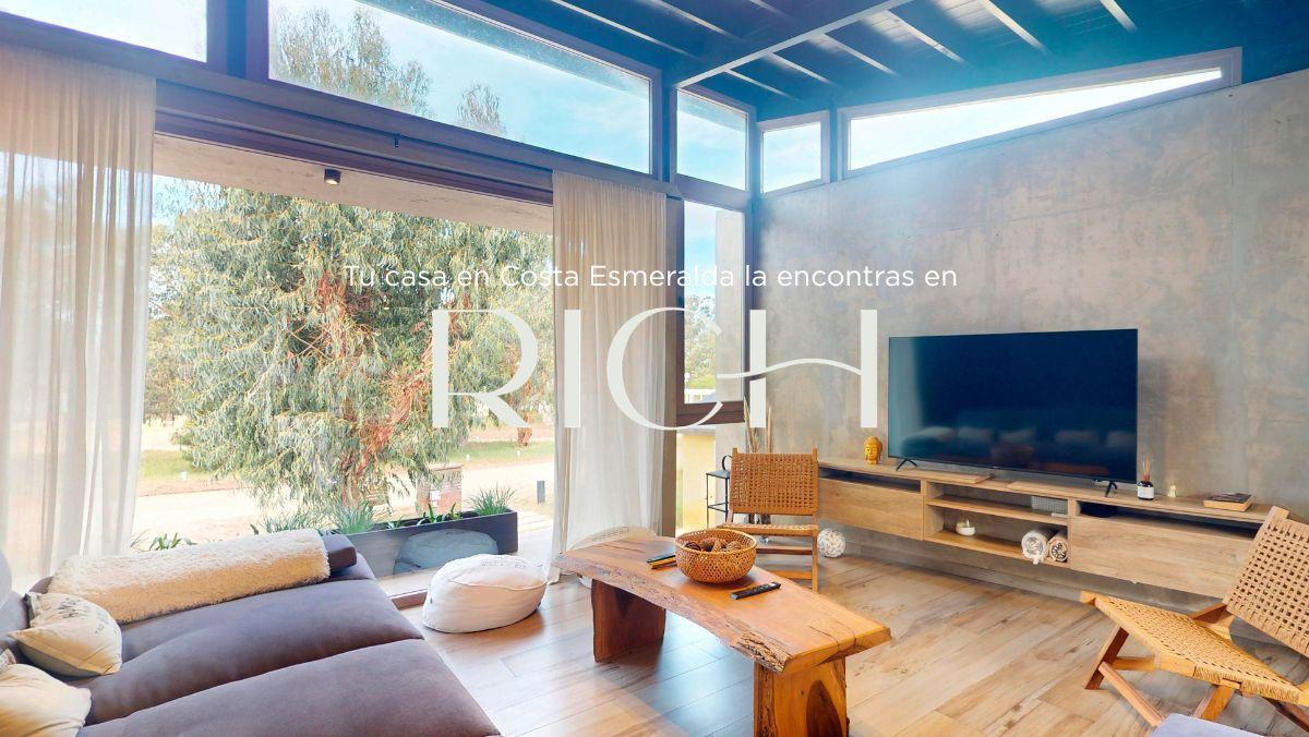 Casa en Venta en Costa Esmeralda - 4 habitaciones en suite, Gas Natural y Pileta