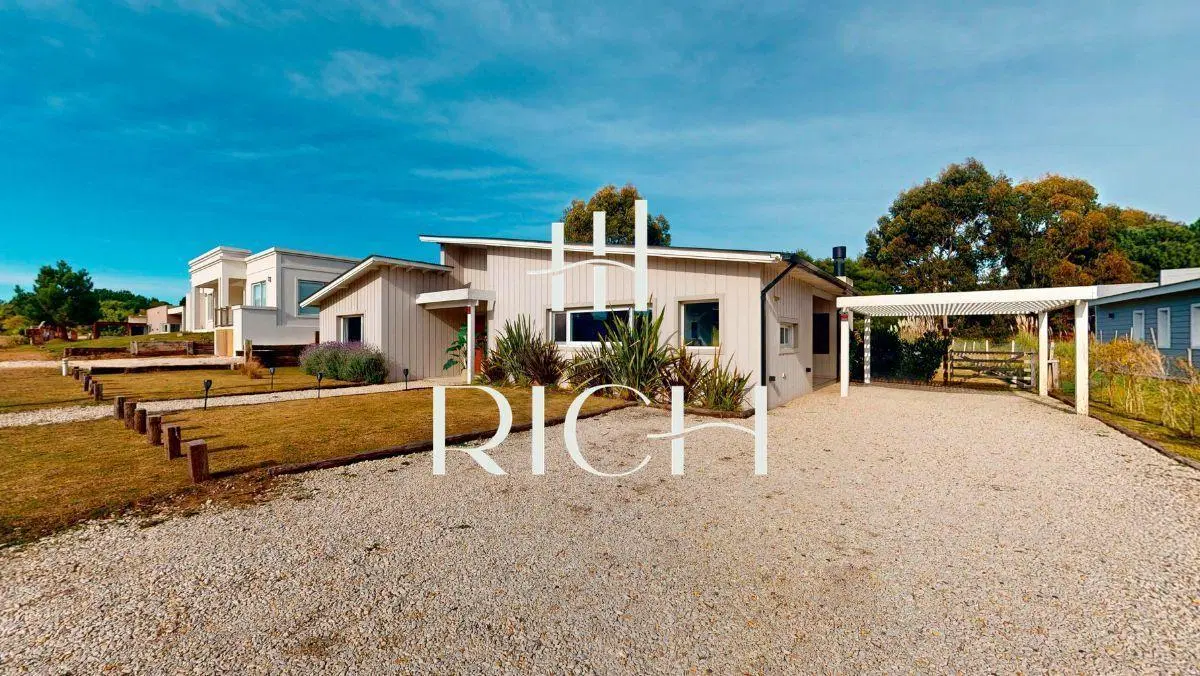 Casa en Venta en Costa Esmeralda | Estilo Californiano, Gas Natural y Financiación 4