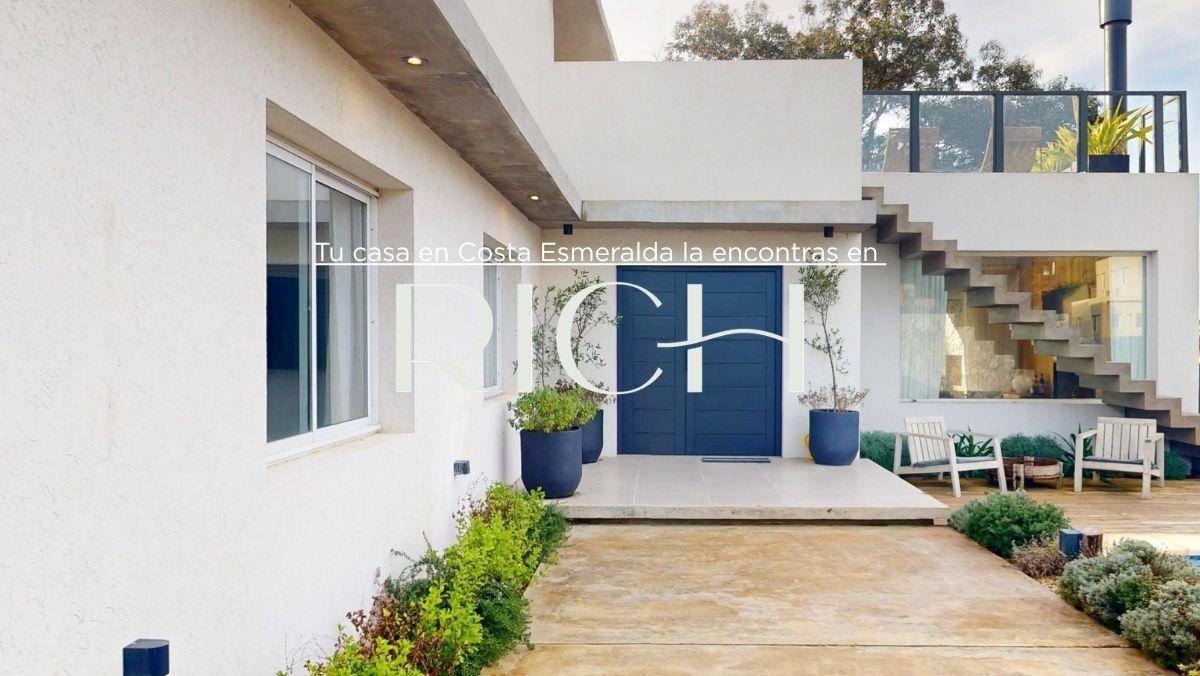 Foto de Casa en Venta en el Barrio Ecuestre, Costa Esmeralda - Fondo a la, imagen 1