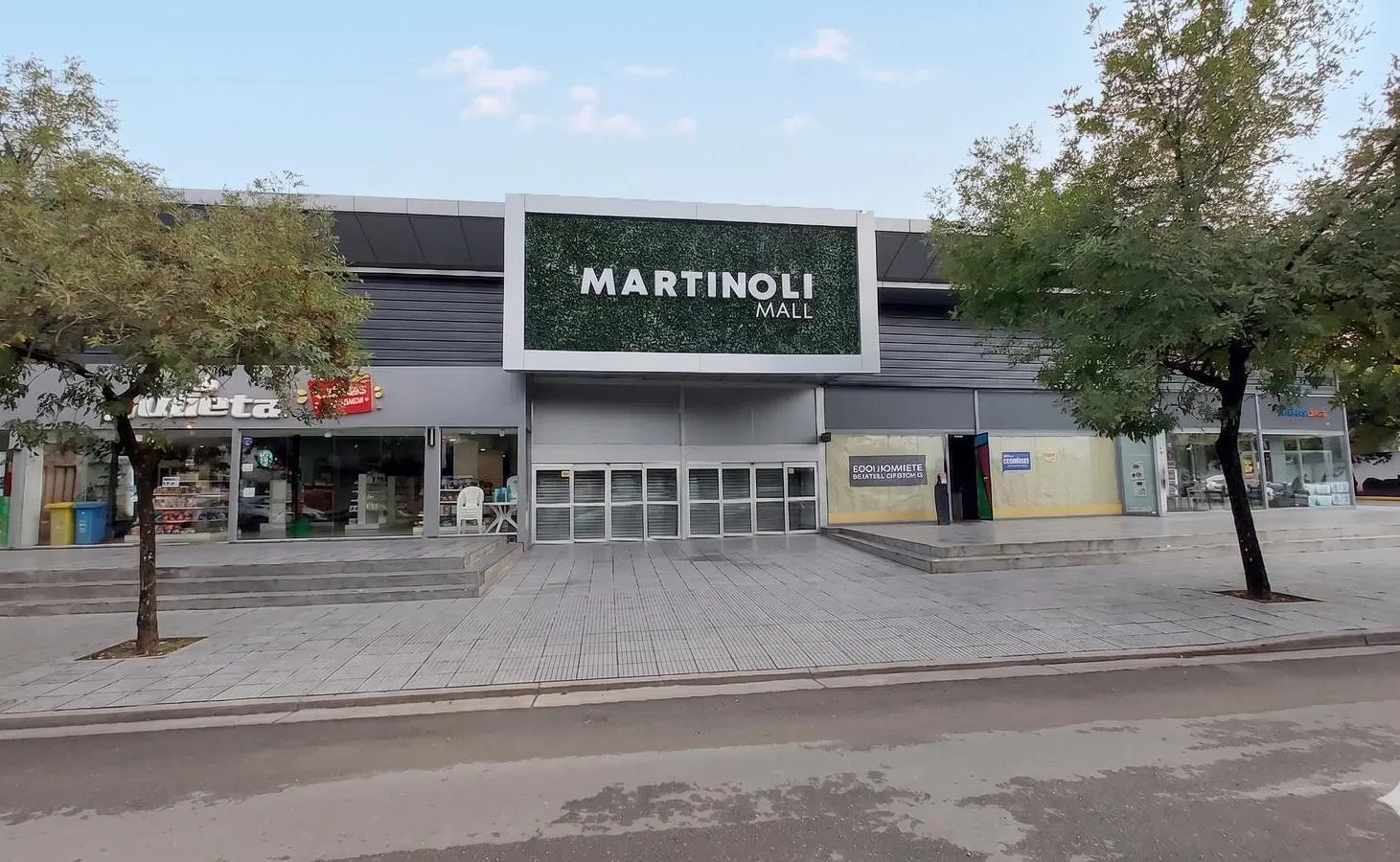 Local en el Martinoli Mall, Av. Recta Martinoli 7850 4