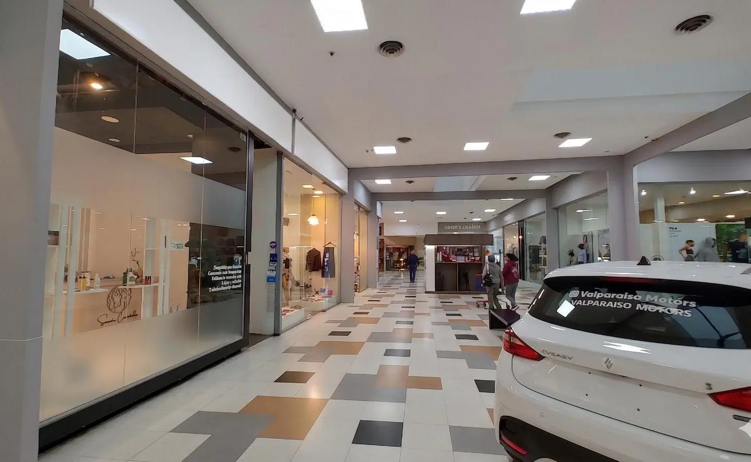 Local en el Martinoli Mall, Av. Recta Martinoli 7850 3