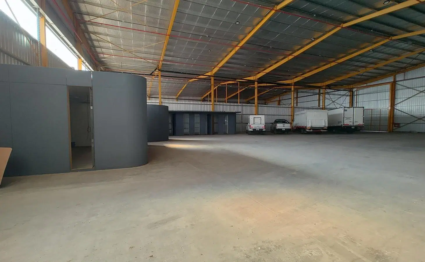 Nave Industrial en Ferreyra, Camino el Carmelo. 2000 m2. 4