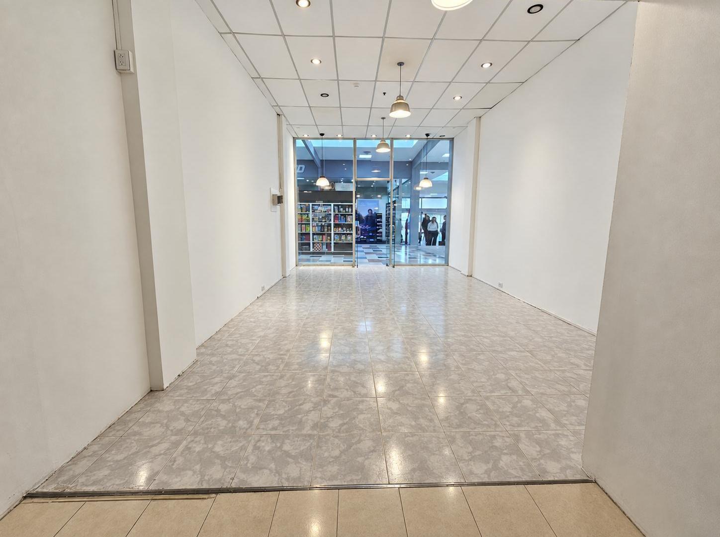 Foto de Local en el Martinoli Mall, Av. Recta Martinoli 7850, imagen 3