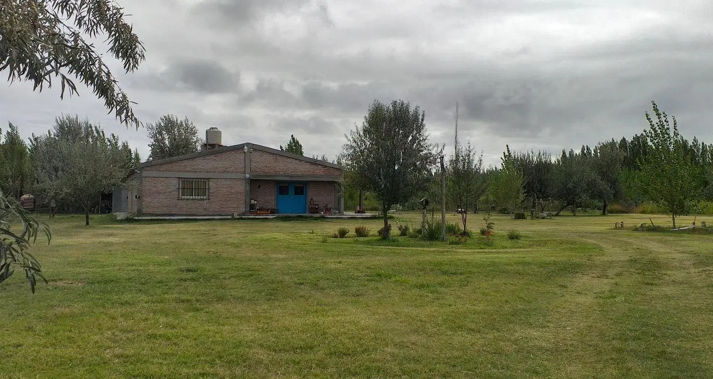 VENTA CHACRA 1,5 HA. CON CASA 2 DORM. CINCO SALTOS 2