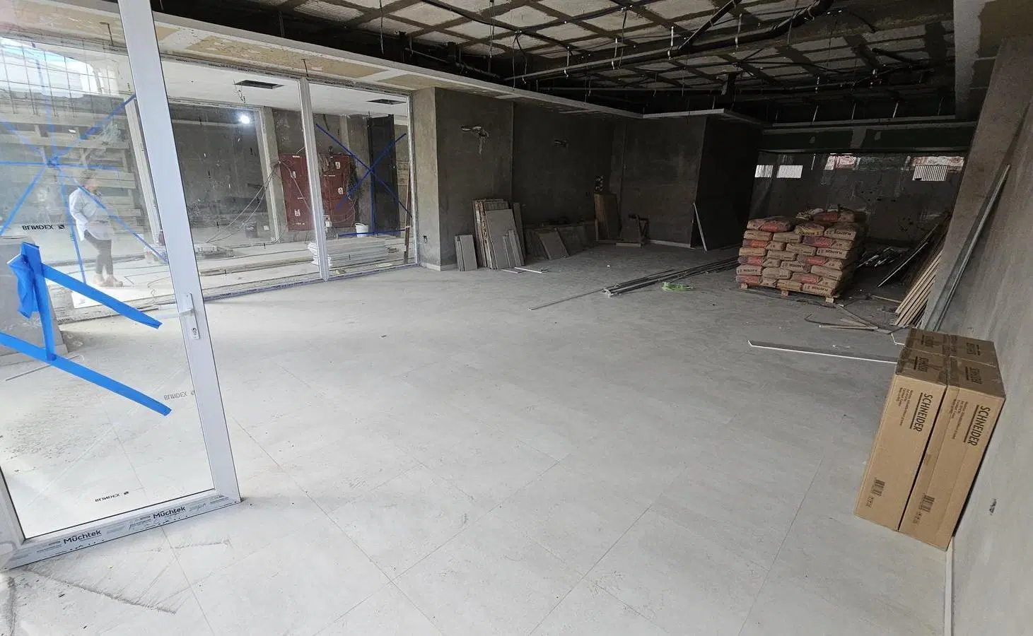 ALQUILER - Local Comercial - Centro Neuquen Capital - 4