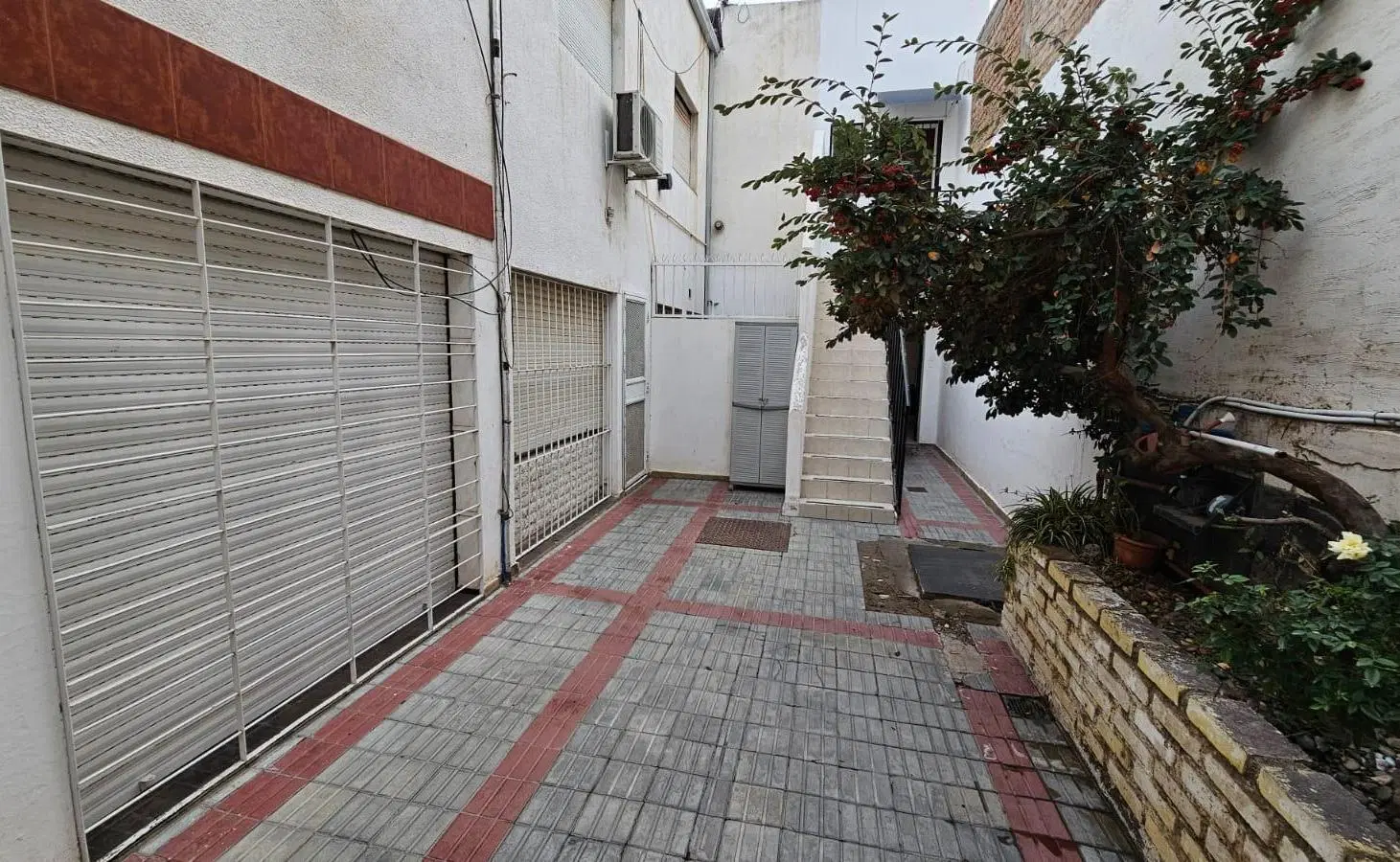 Venta departamento 2 dormitorios con patio sin cochera. 2