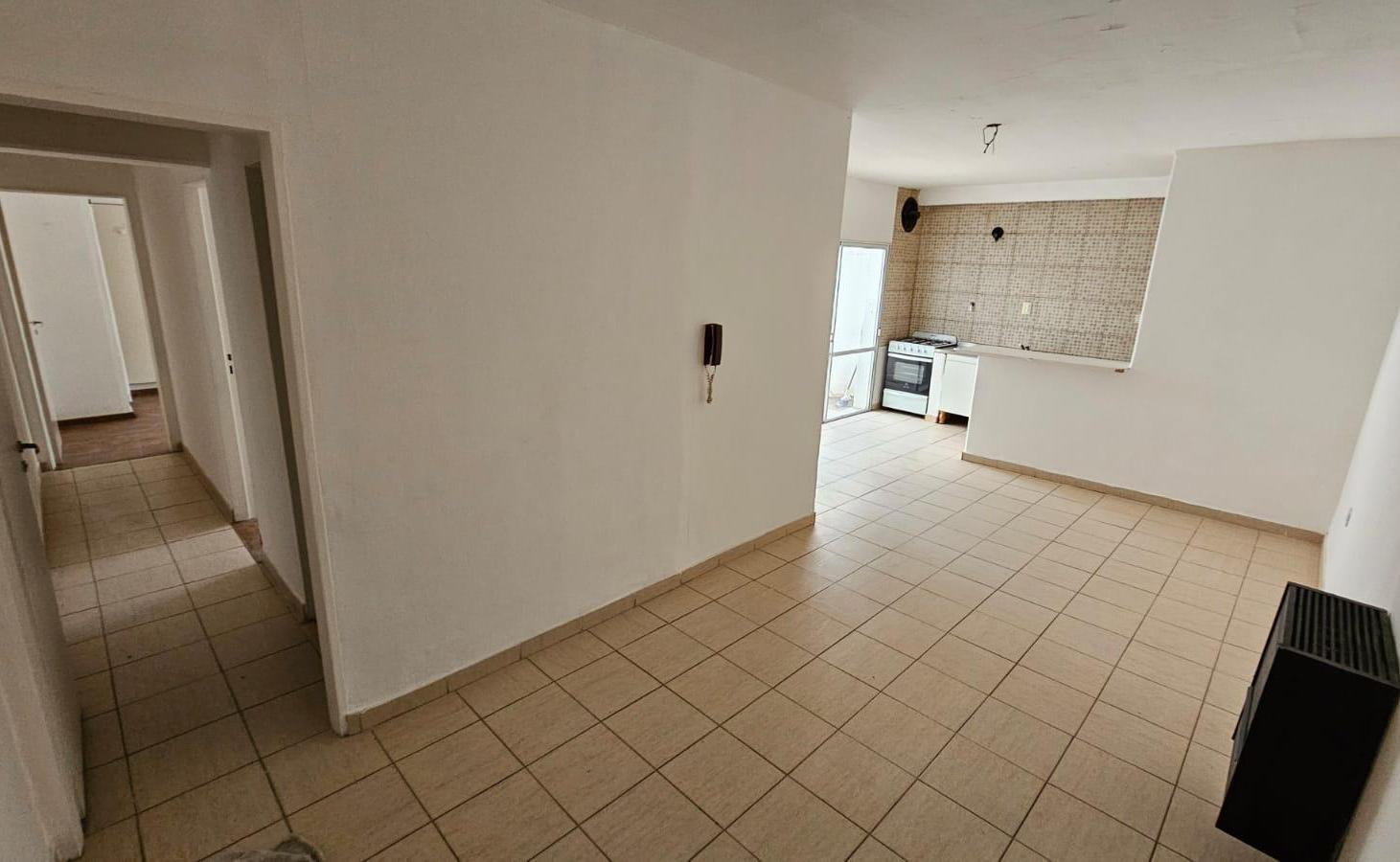 Foto de Venta departamento 2 dormitorios con patio sin cochera., imagen 5