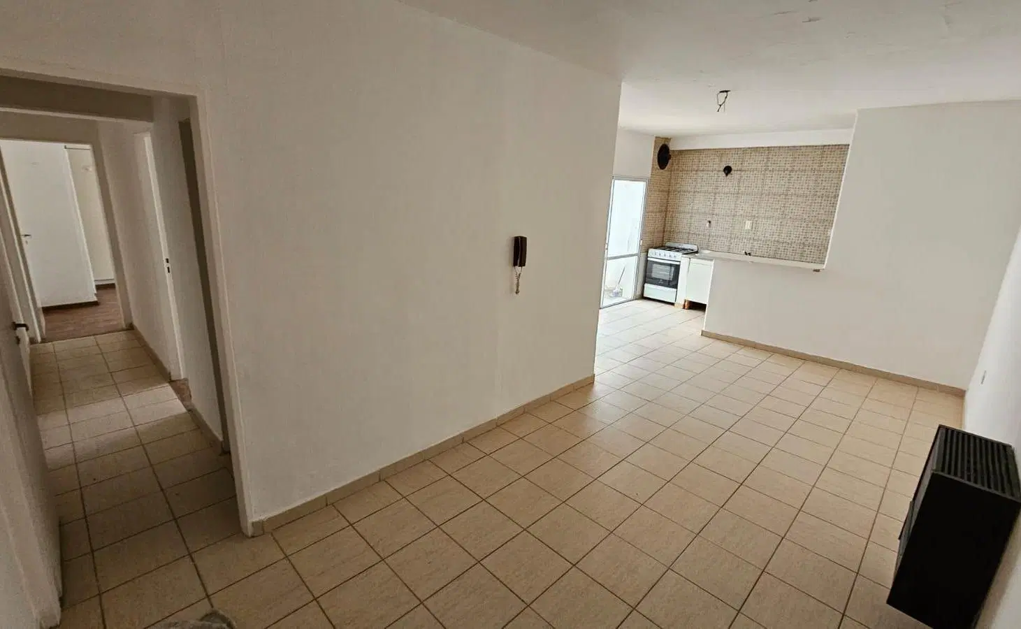 Venta departamento 2 dormitorios con patio sin cochera. 3