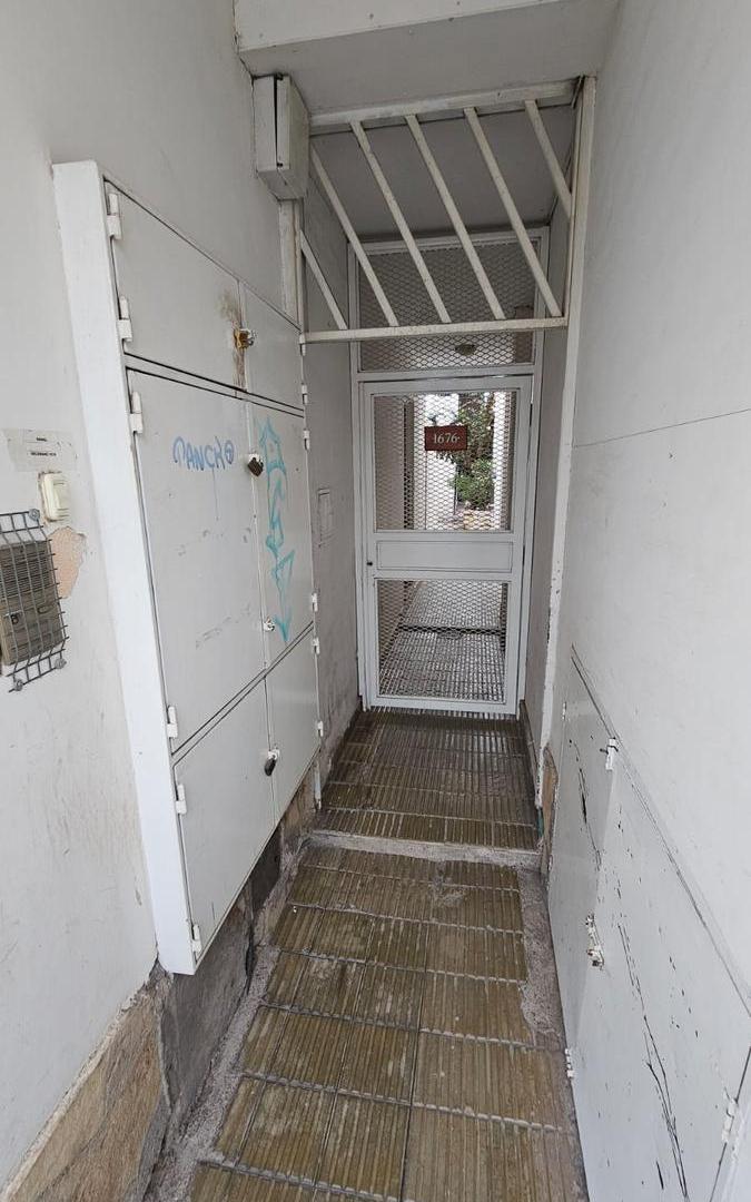 Foto de Venta departamento 2 dormitorios con patio sin cochera., imagen 1