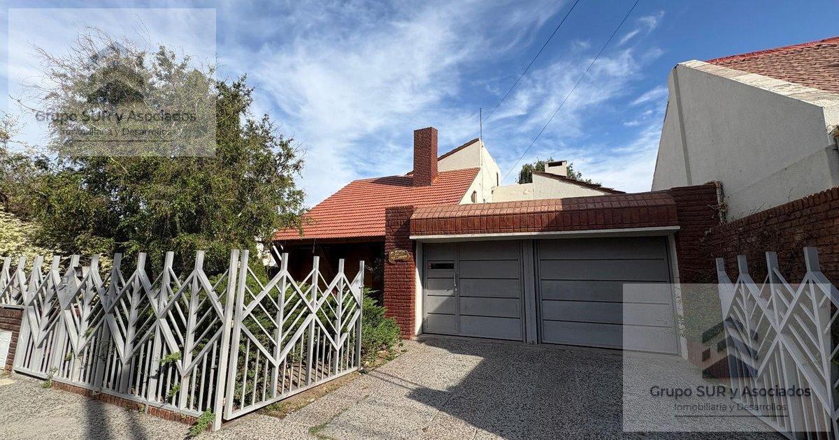 Foto de VENTA - Casa 5 dormitorios - Quincho - Pileta - Estado Premium, imagen 1