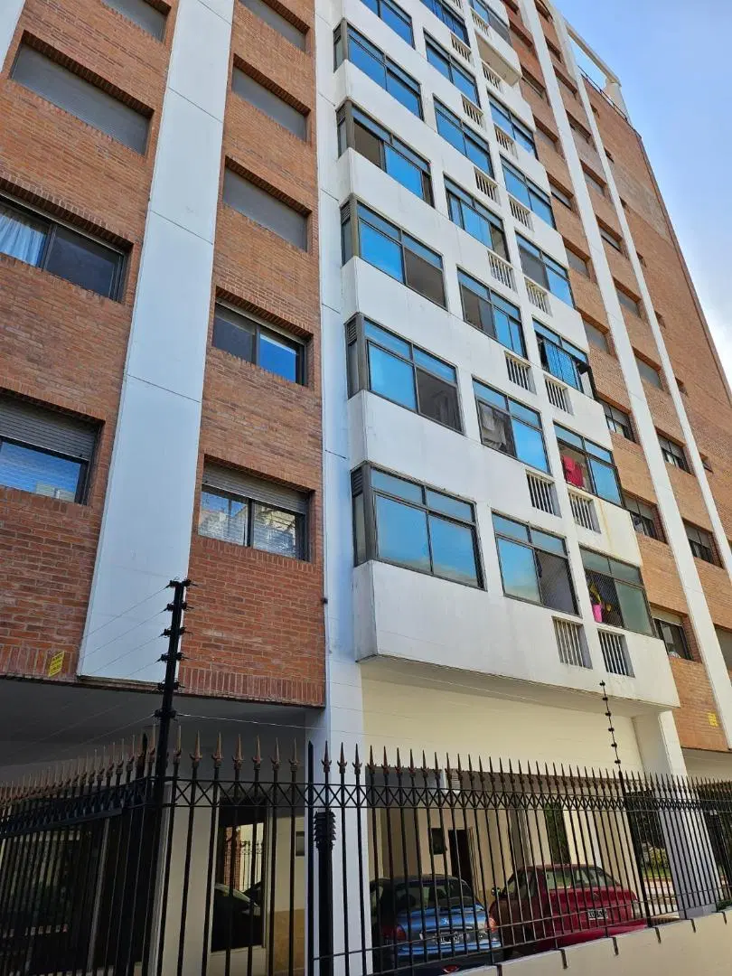 VENTA DEPARTAMENTO 4 AMBIENTES CON COCHERA 5
