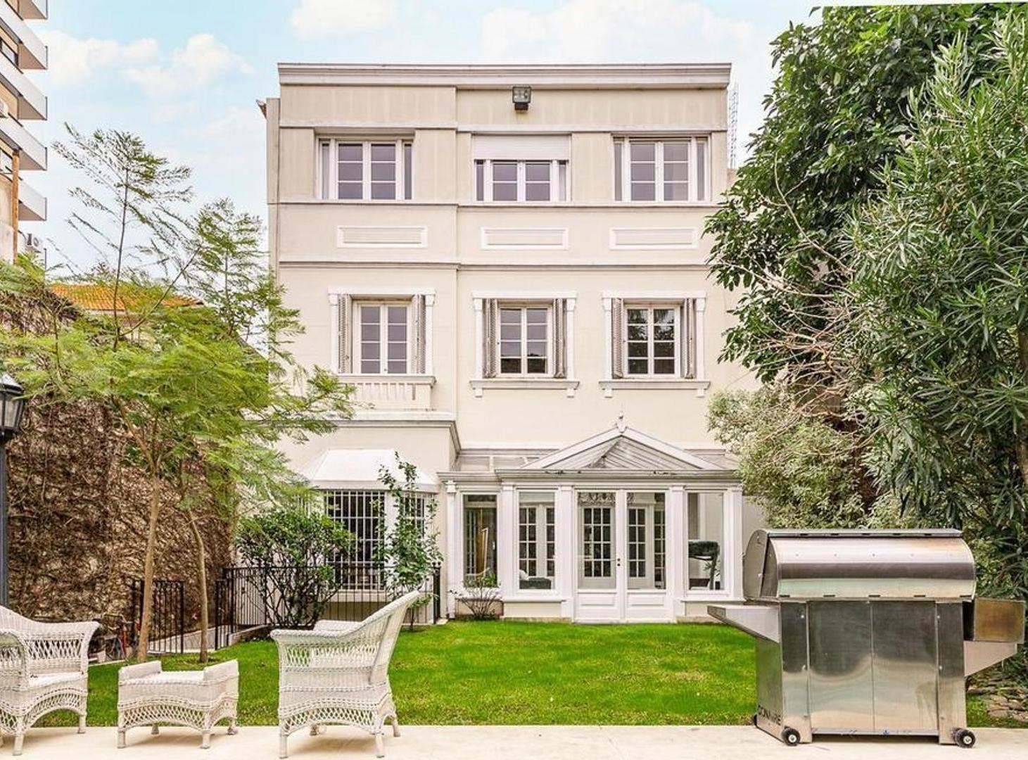 Exclusiva Casa 4 Plantas de Estilo 850 m² C/jardín y Pileta