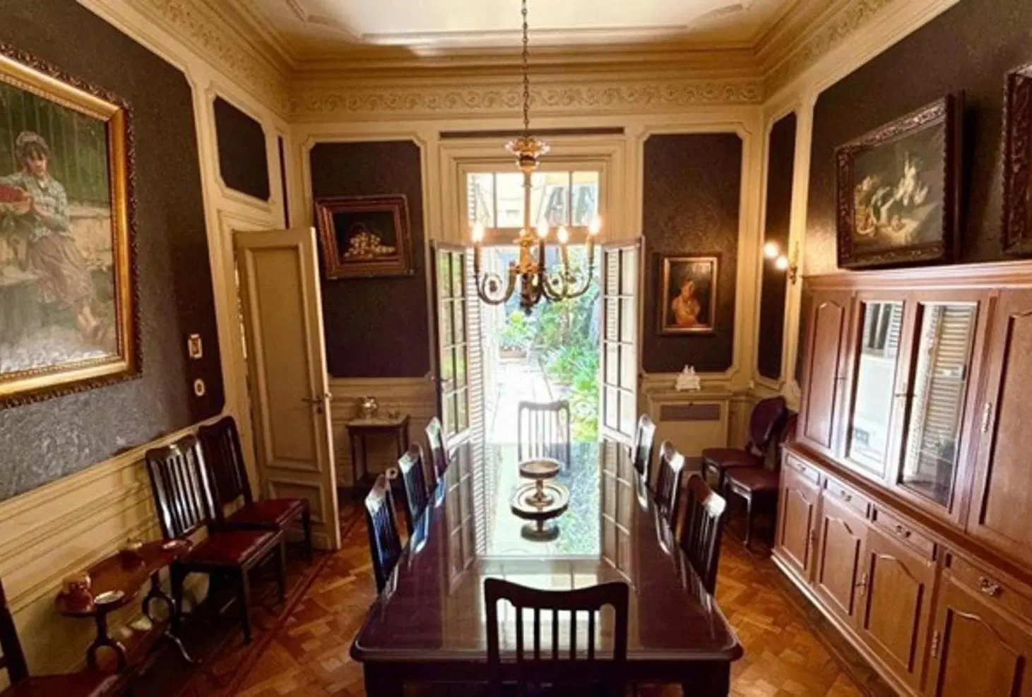 PETIT HOTEL de 8 ambientes en dos plantas estilo europeo 4
