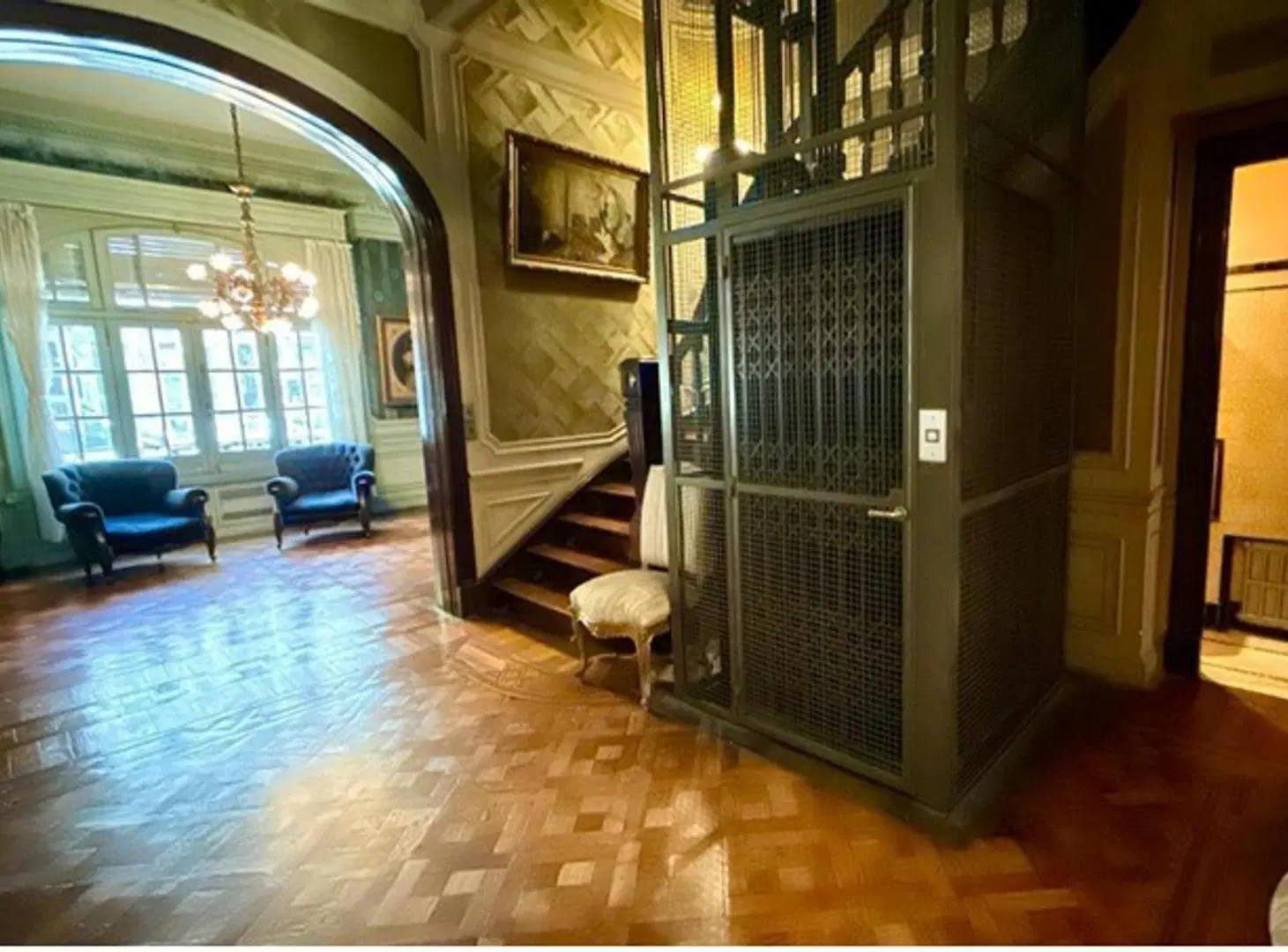 PETIT HOTEL de 8 ambientes en dos plantas estilo europeo 4