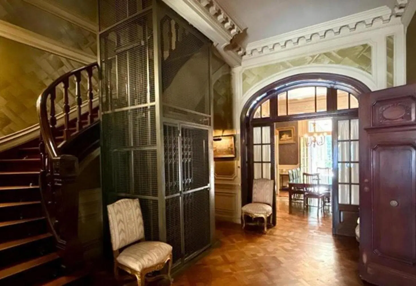 PETIT HOTEL de 8 ambientes en dos plantas estilo europeo 5