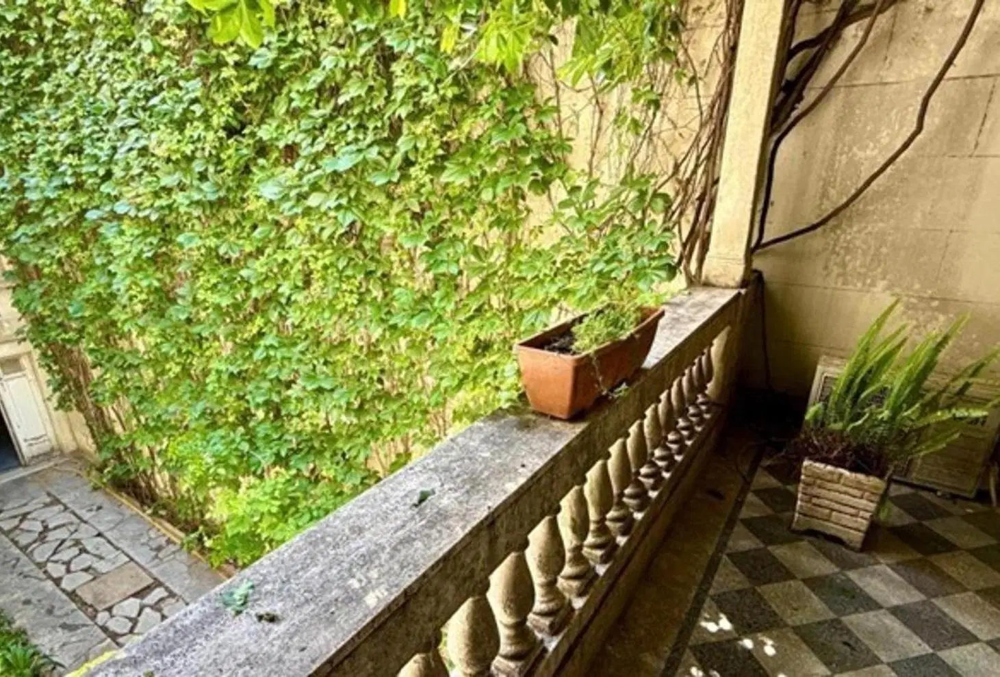 PETIT HOTEL de 8 ambientes en dos plantas estilo europeo 2