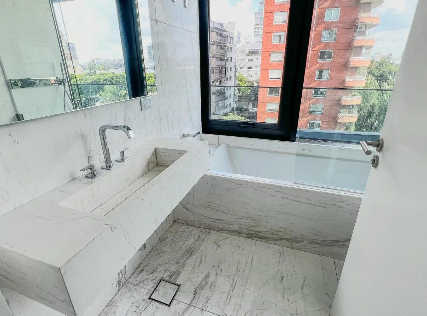 L'Avenue Libertador Estudio Zaha Hadid PISO MUY ALTO 2