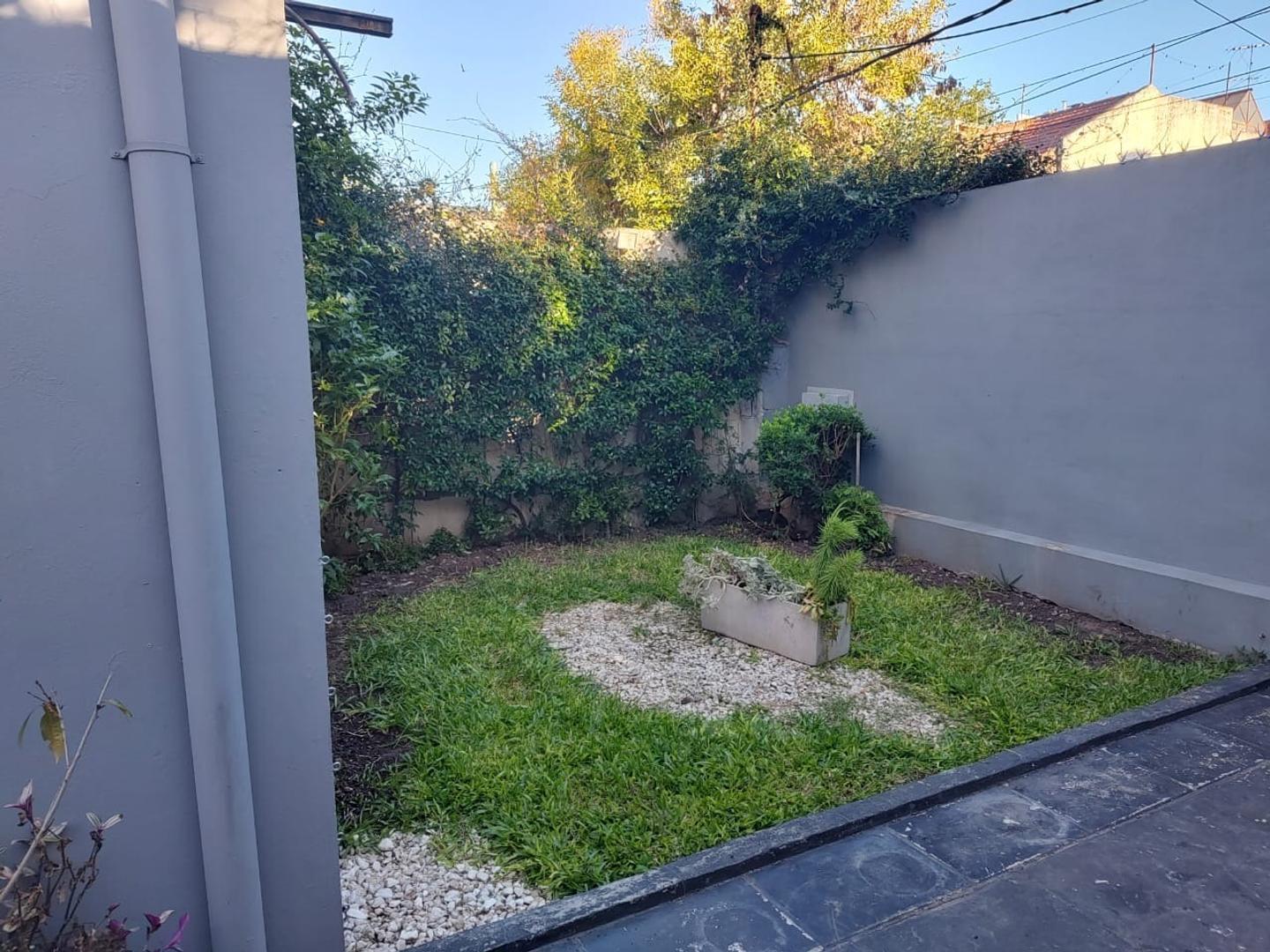 Foto de TRIPLEX 5 AMB JARDIN TERRAZA Y PATIO, imagen 3