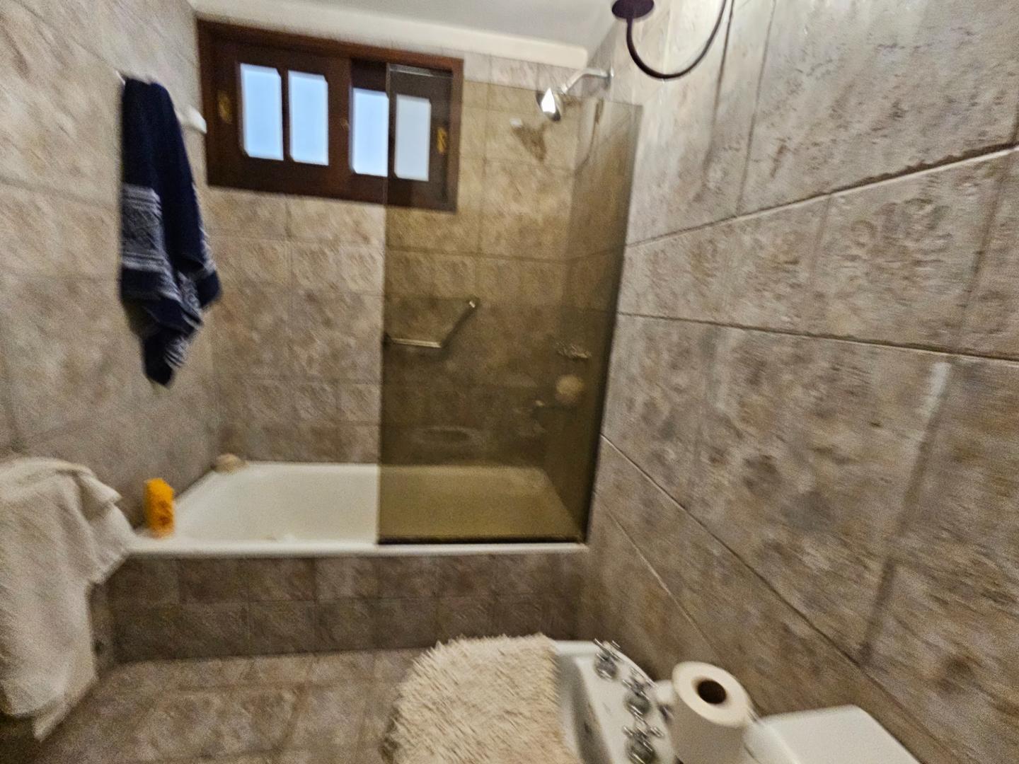Foto de CASA COUNTRY LAS LAJAS PILETA PARRILLA 4 AMBIENTES, imagen 3