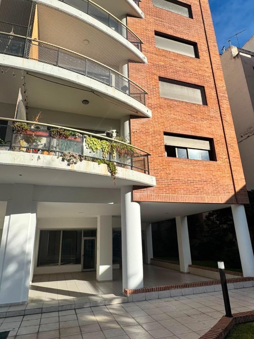 Foto de VENTA 4 AMBIENTES CON COCHERA - ACEPTA PERMUTA, imagen 3