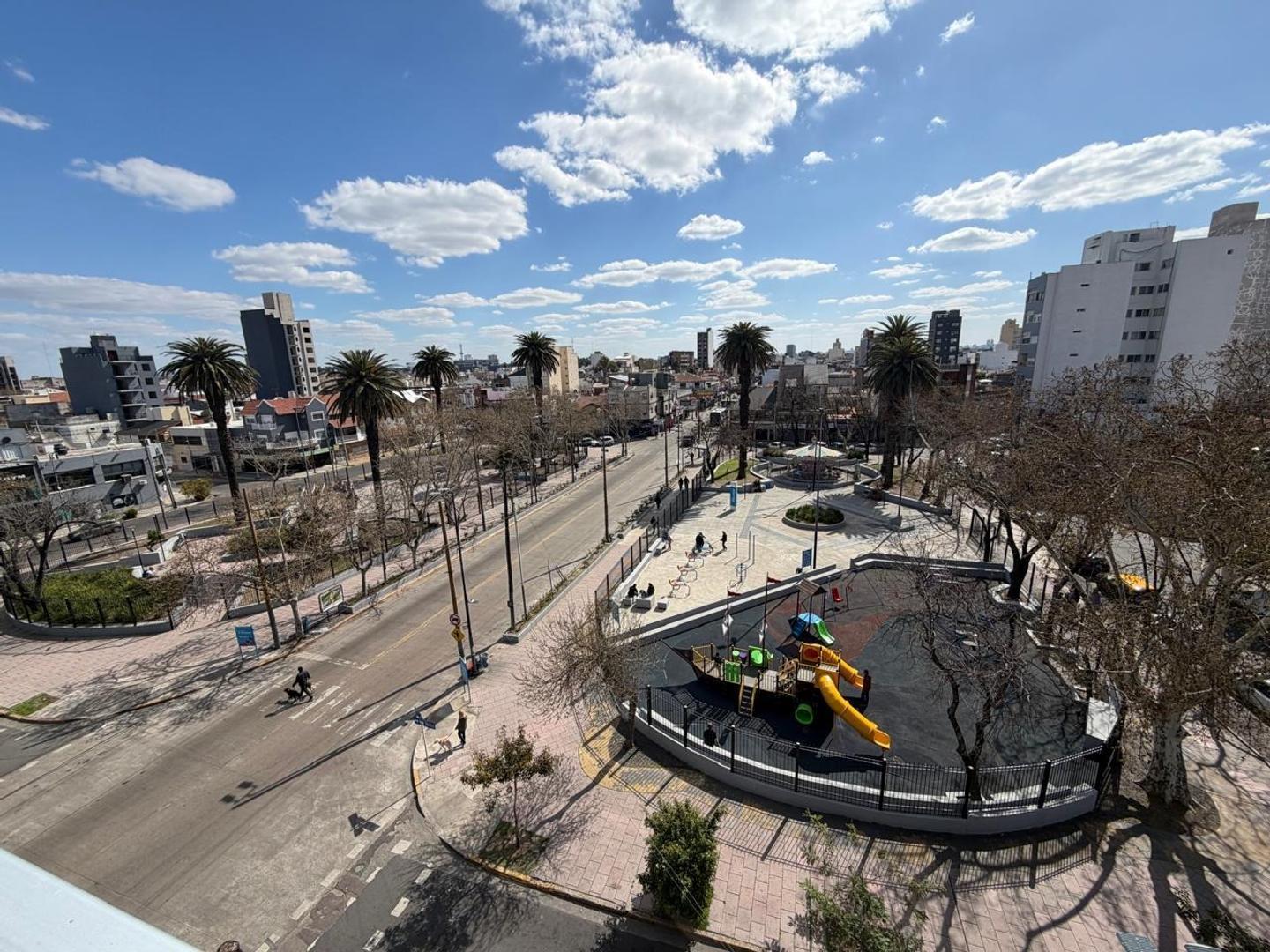 Foto de CASA CON TERRAZA PARRILLA VALENTIN ALSINA LANUS, imagen 2