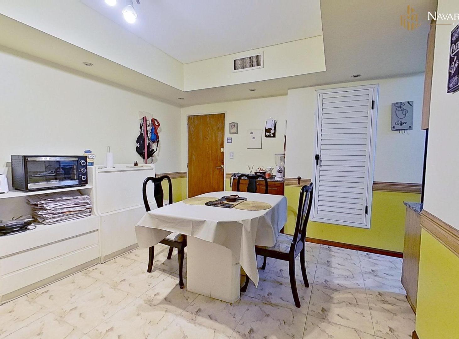 Foto de VENTA DEPTO 4 AMBIENTES CON COCHERA - ACEPTA PERMUTA, imagen 2