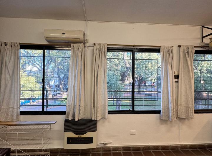 Local excelente zona frente plaza Mackenna 4